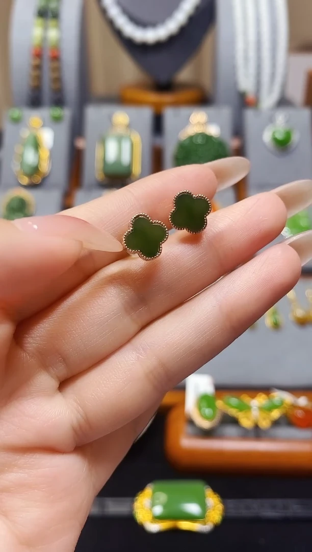 【闪购商品】和田玉碧玉四叶草耳钉银S925镶嵌*有包容