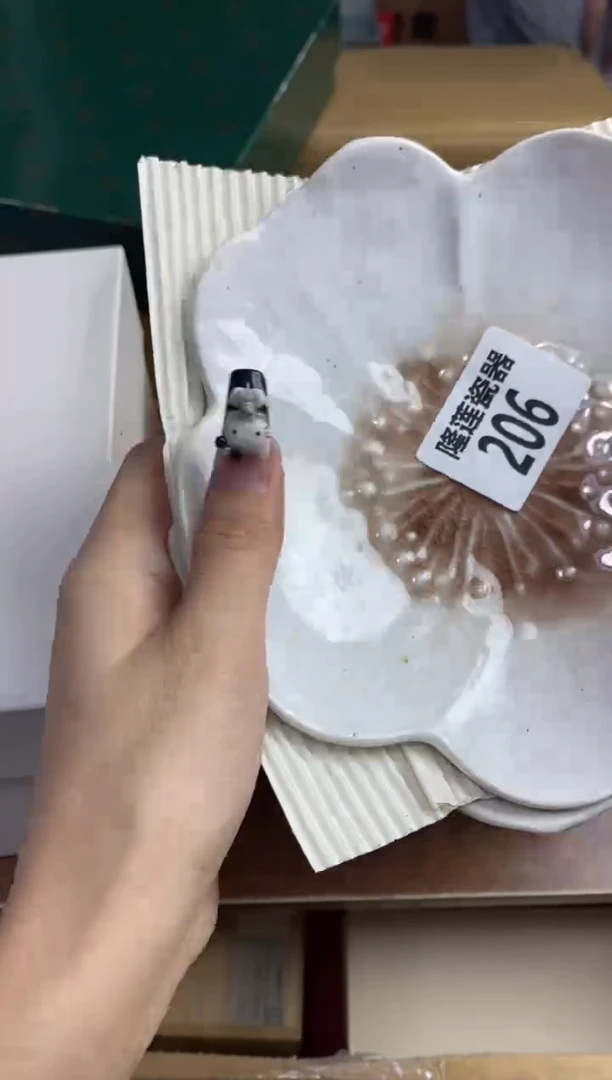 【闪购商品】瓷片隆莲瓷器欢迎大家