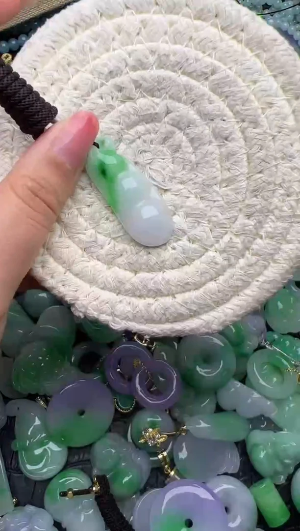 翡翠未镶嵌颈饰天然缅甸翡翠吊坠