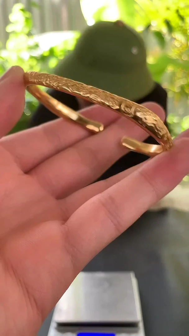 金黄色高端典藏饰品003