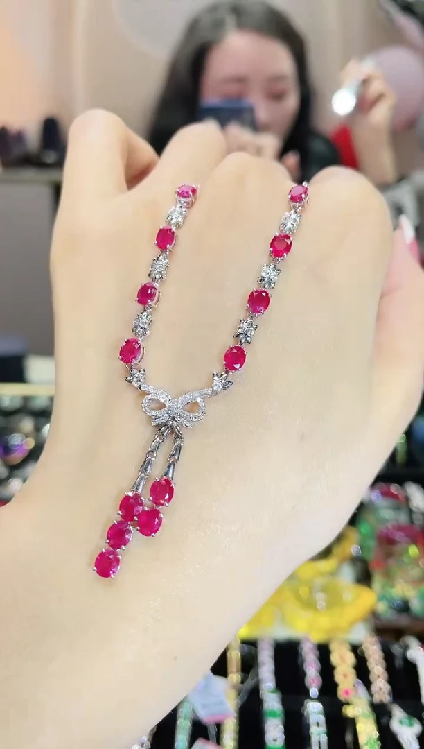 18K金镶嵌天然红宝石项链