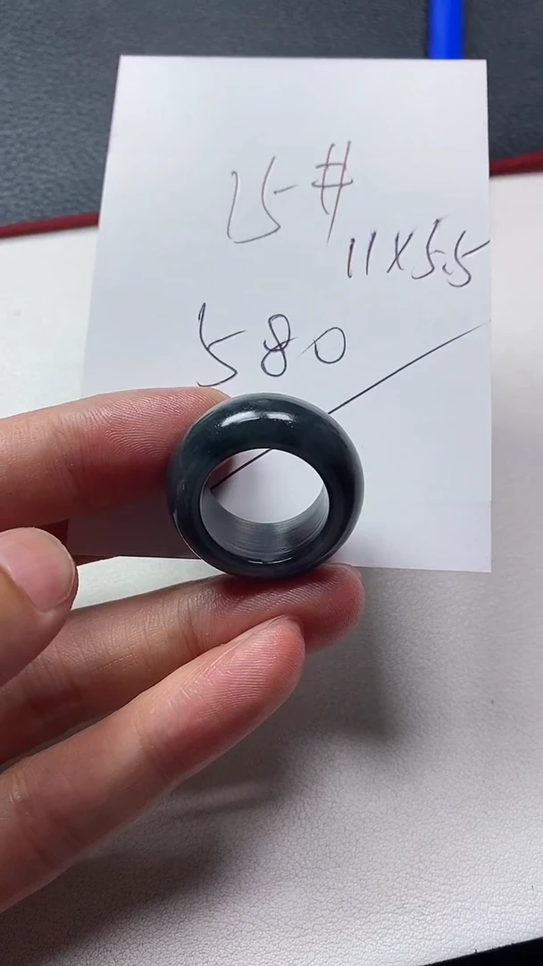 颈饰未镶嵌翡翠戒圈