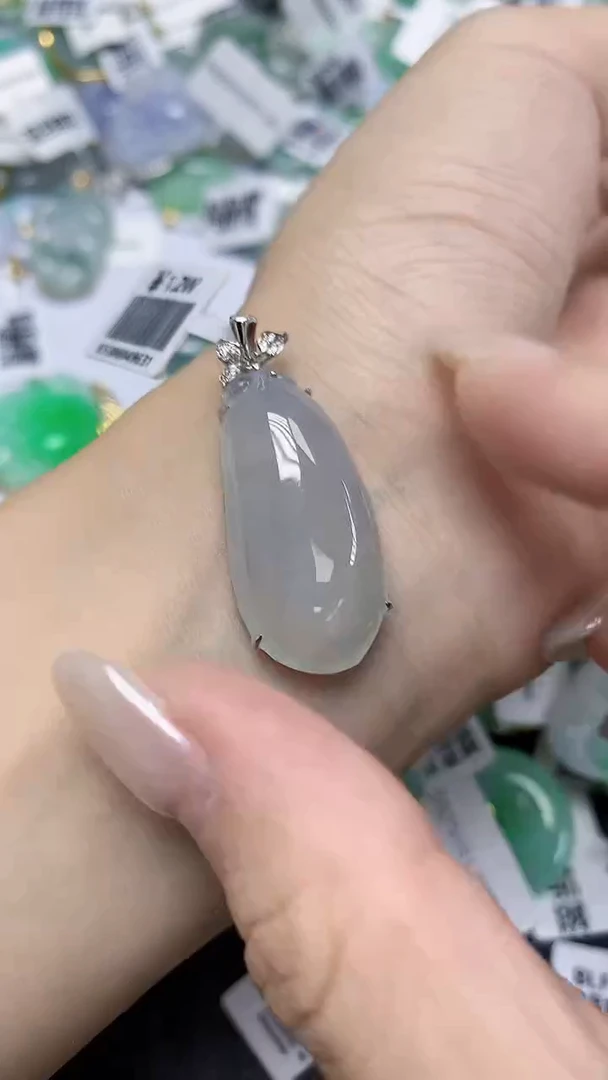 翡翠18K金镶嵌颈饰天然缅甸翡翠A货