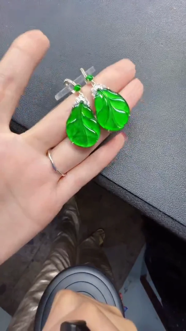 未镶嵌定制翡翠翡翠A货有轻微色差属于正常现象，套链多样性发货1