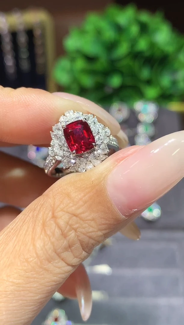 18K金镶嵌戒指红宝石1.53ct