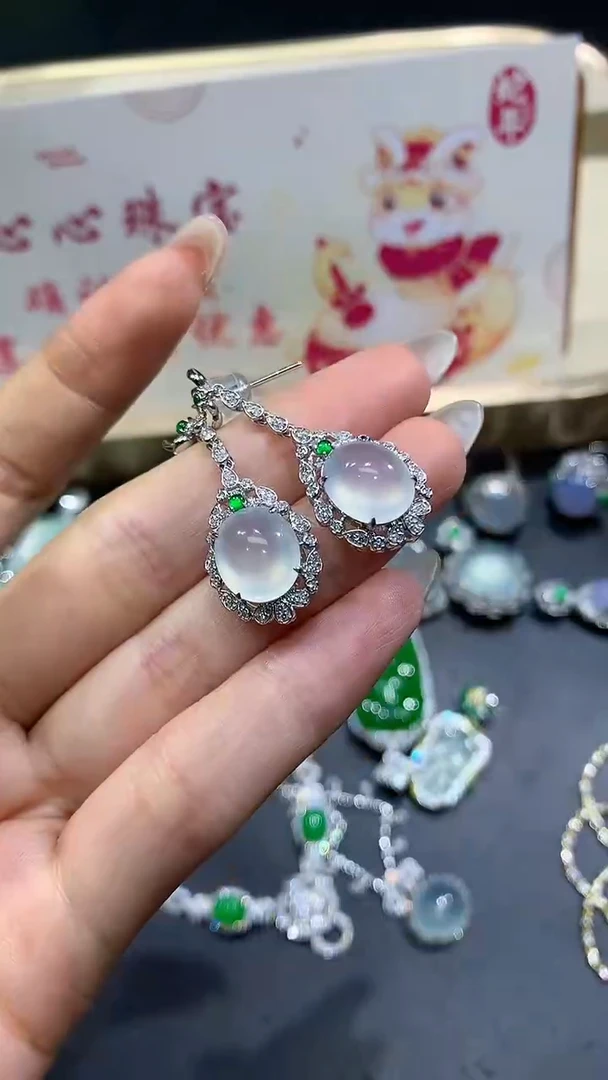 【闪购商品】翡翠耳饰18K金镶嵌18团购