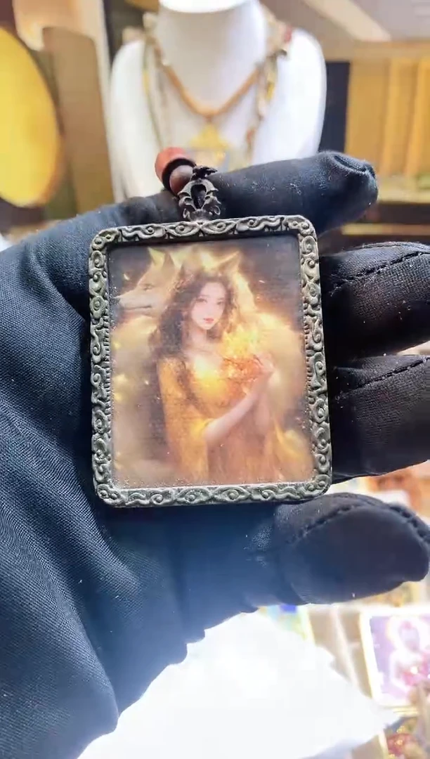 吊坠单面半手绘-合金-西藏唐卡文玩-九尾狐