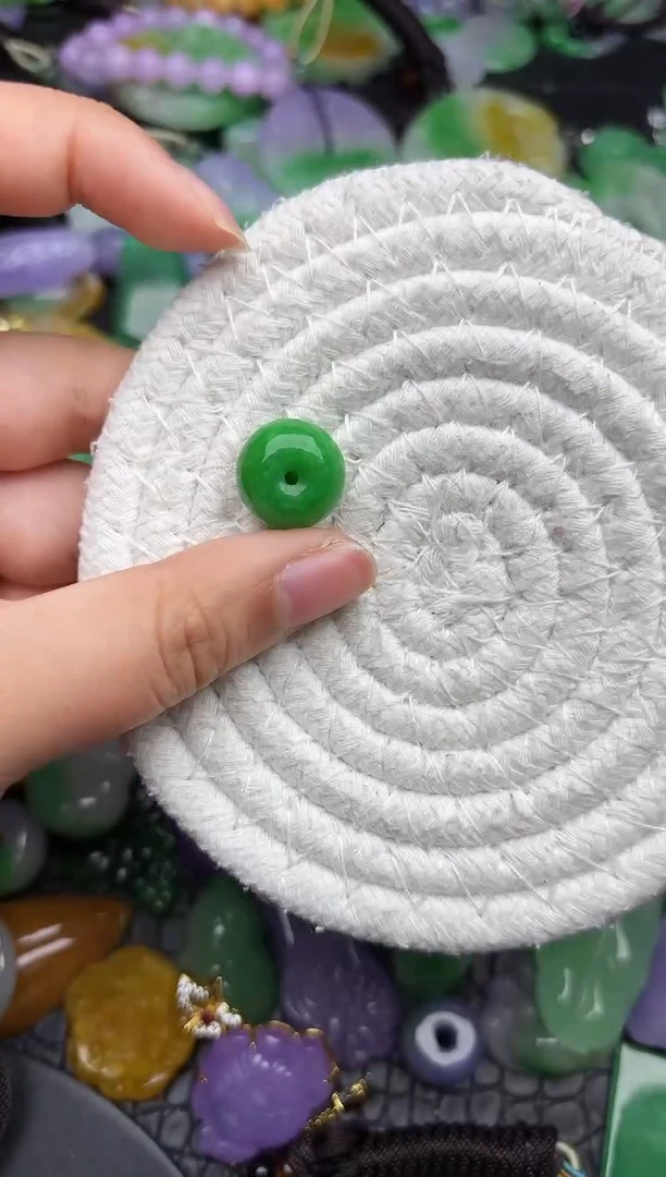 颈饰未镶嵌翡翠缅甸翡翠吊坠