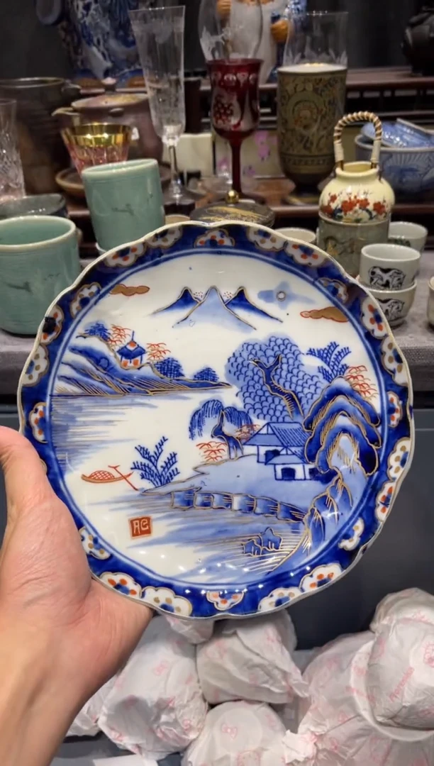 瓷片手绘青花盘子