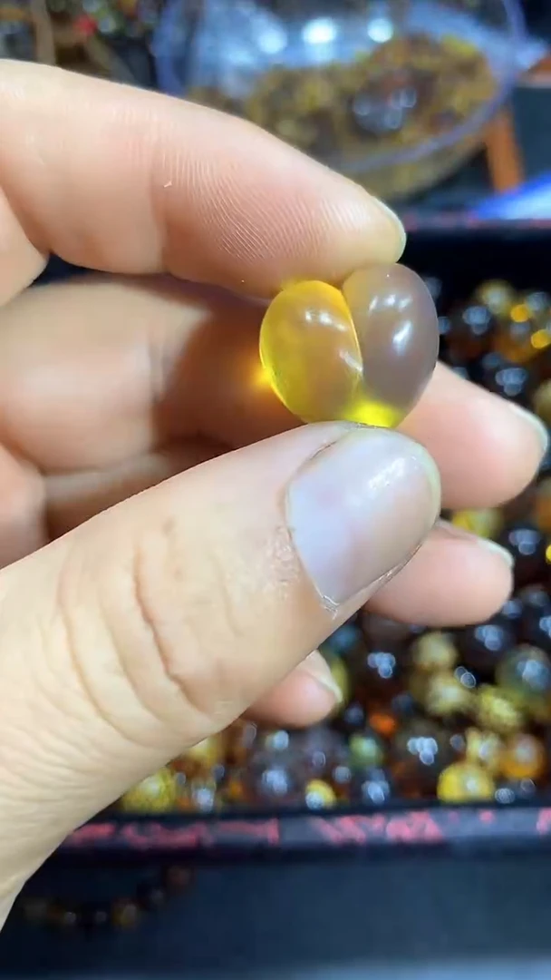 琥珀颈饰未镶嵌天然缅甸琥珀屁桃