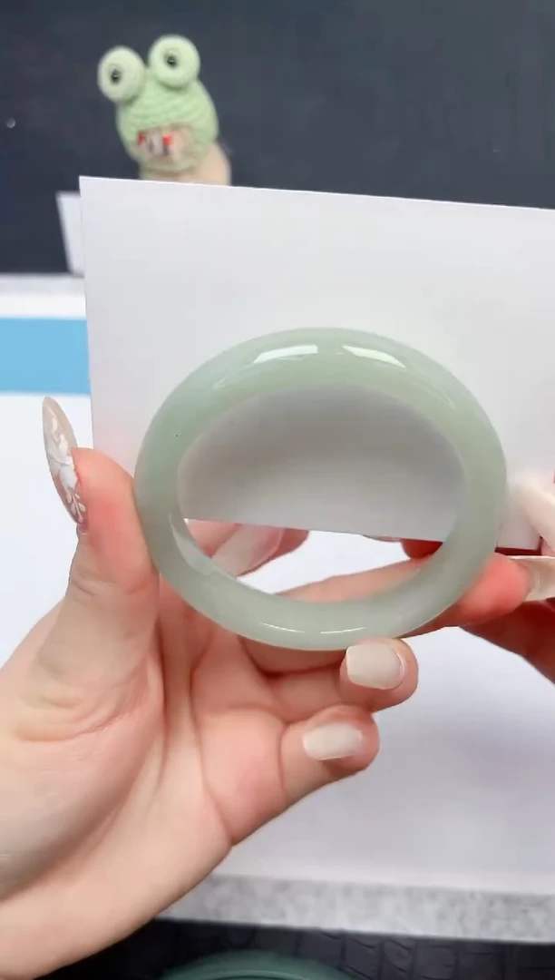 【闪购商品】石英质玉手镯未镶嵌66-54.6