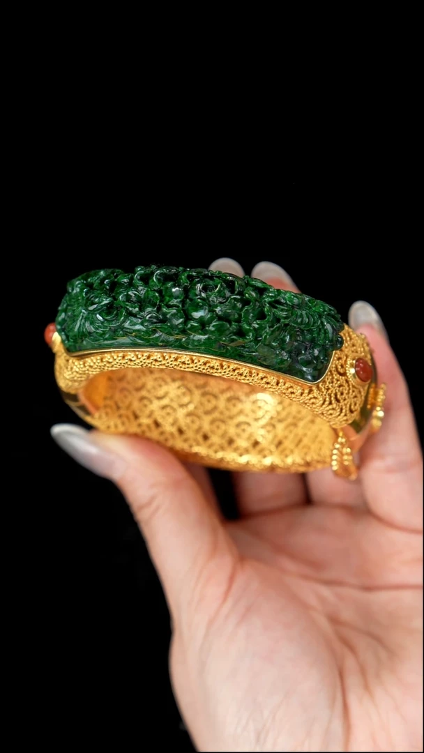 颈饰未镶嵌翡翠手镯 35  62圈口