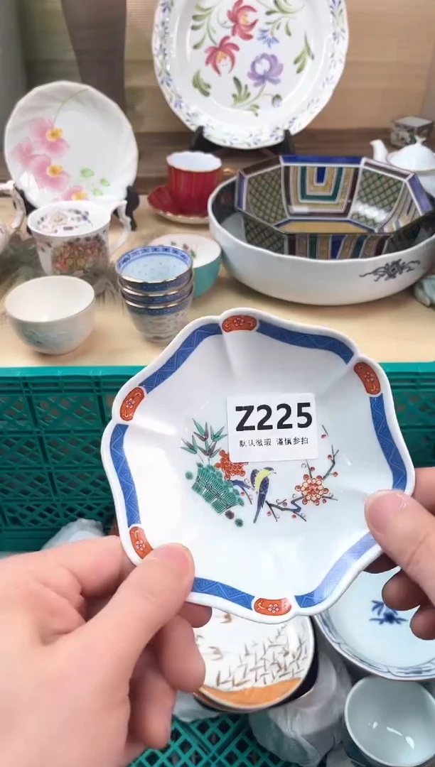 瓷片尊***。225