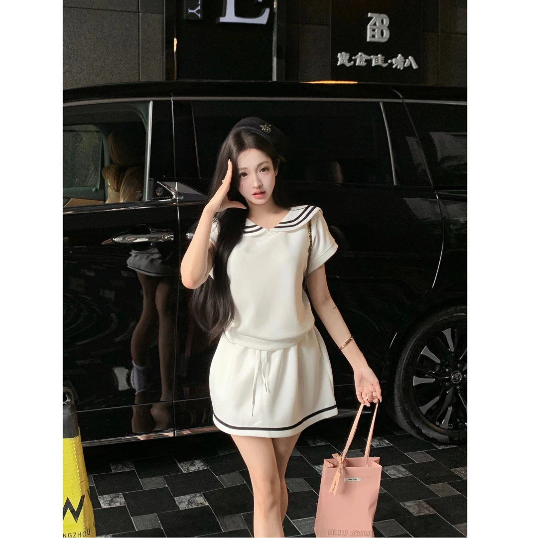 【借你的猫】2025夏季新款舒适海军领上衣配显瘦半身裙运动日常套装