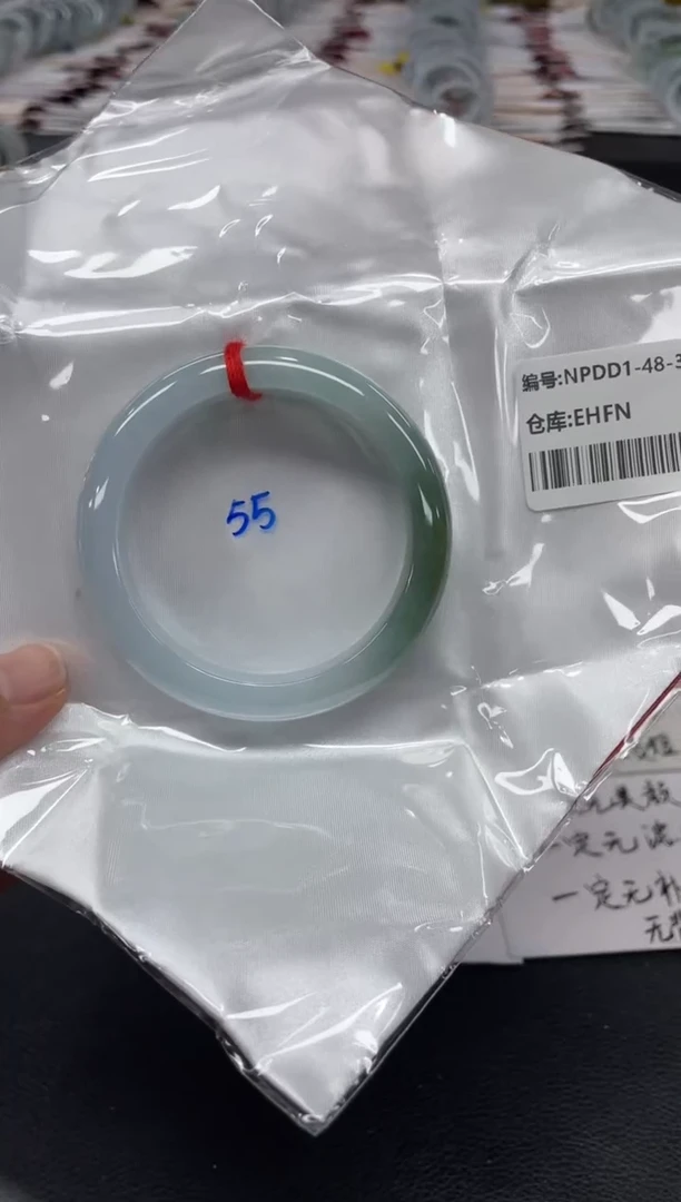翡翠手镯未镶嵌n****酱翡翠手镯