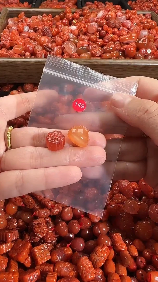 颈饰未镶嵌南红玛瑙1