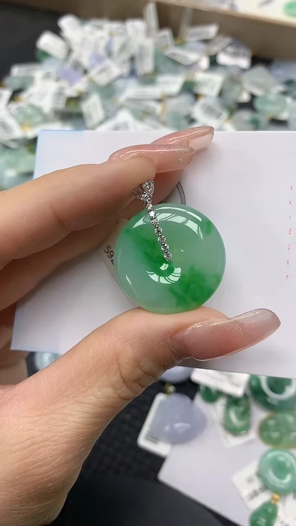 颈饰18K金镶嵌翡翠a货支持复检百元以上9元证书费自理