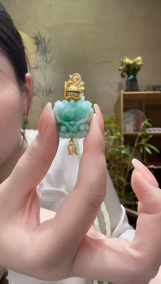 翡翠未镶嵌颈饰吊坠