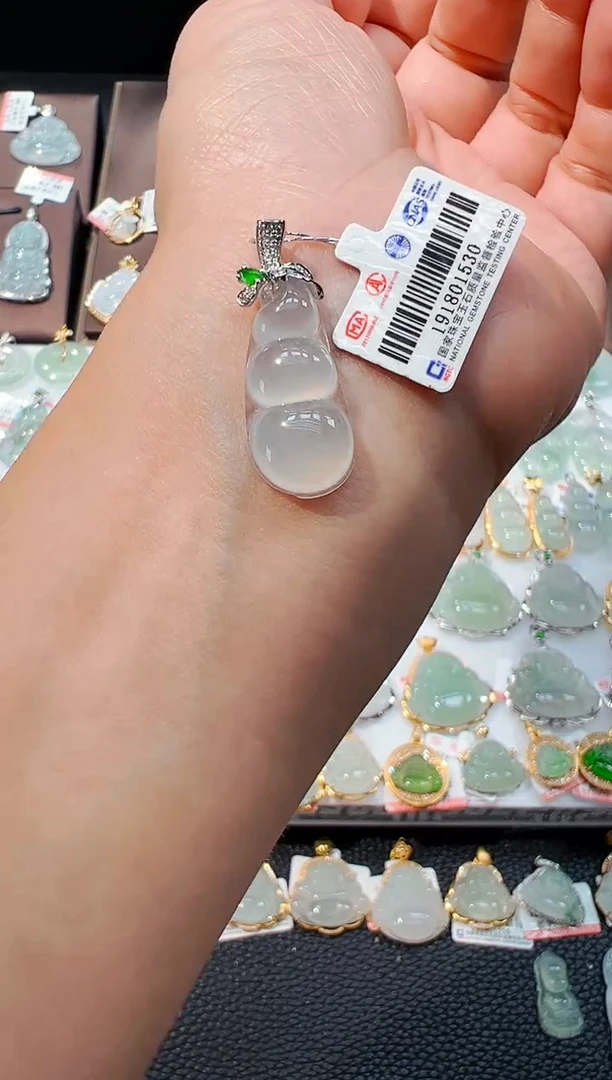 吊坠(不含链)18K金镶嵌翡翠福豆吊坠1530