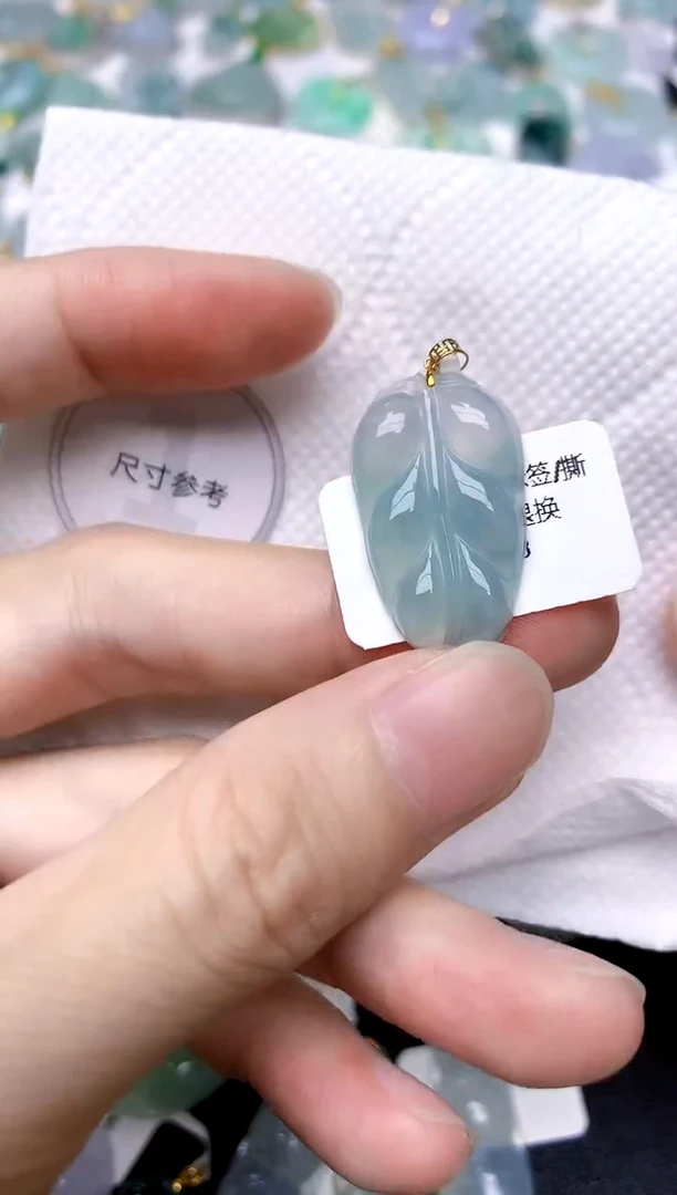 颈饰18K金镶嵌翡翠天然A货翡翠