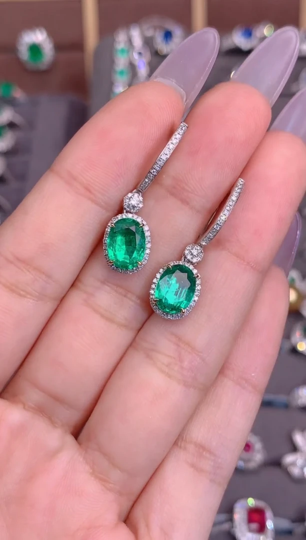 耳坠18K金镶嵌祖母绿2.8CT