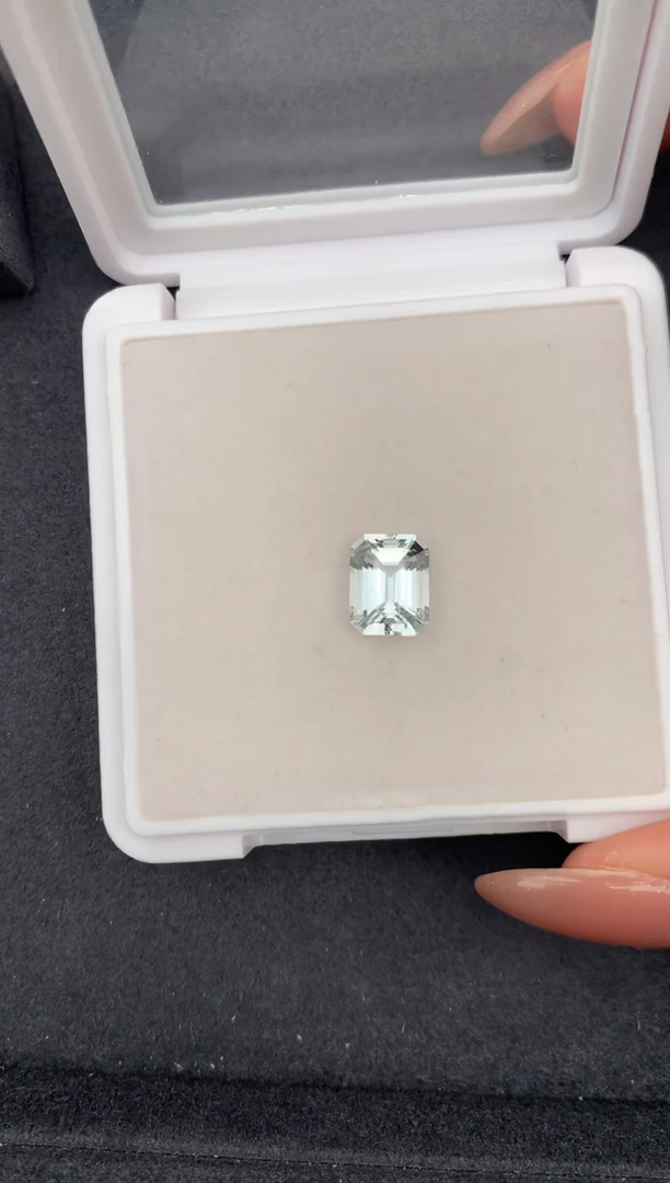 绿柱石裸石2.2ct白海蓝 定制  FE