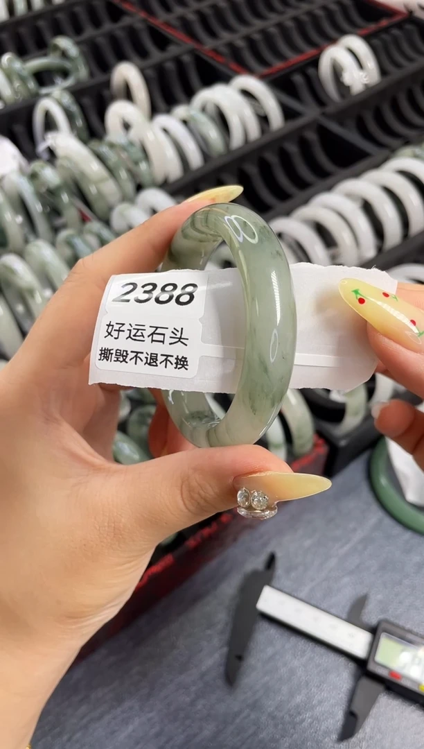 未镶嵌手镯石英质玉微瑕2388