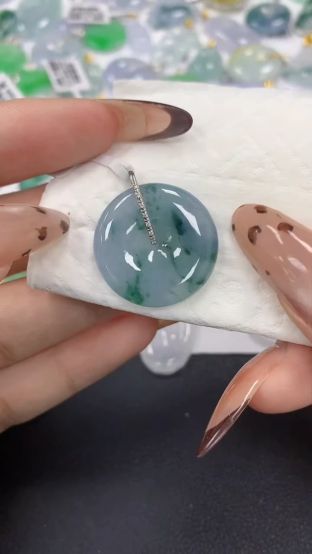 颈饰18K金镶嵌翡翠a货假一赔三支持复检百元上9元证书费自理