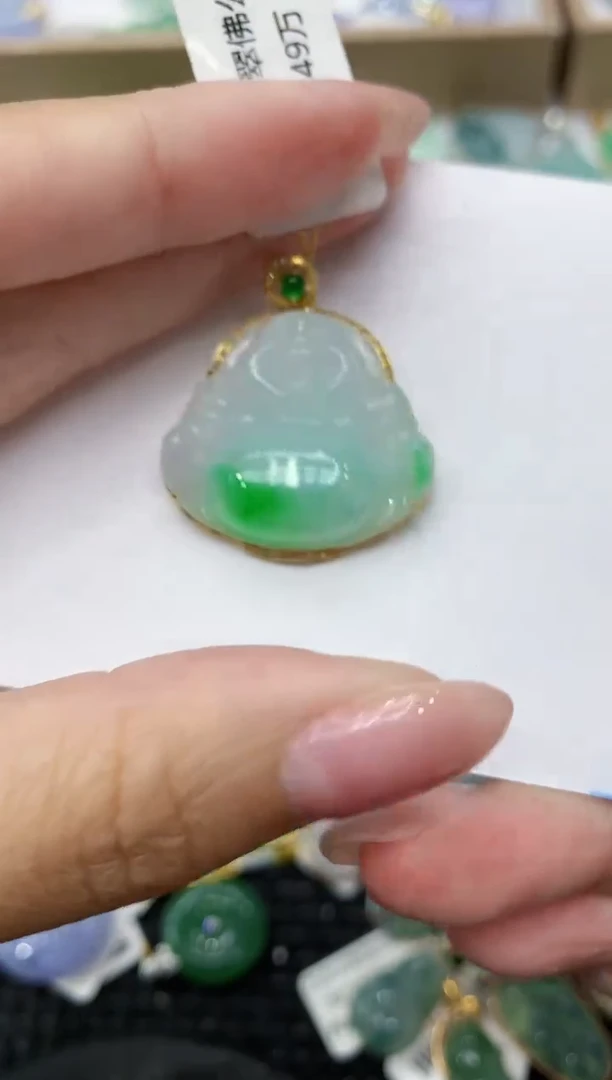 翡翠18K金镶嵌颈饰111111111