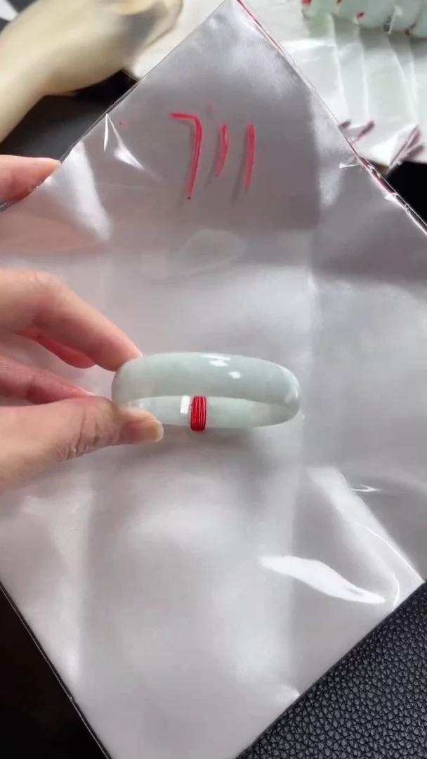 【闪购商品】翡翠手镯未镶嵌圈口52