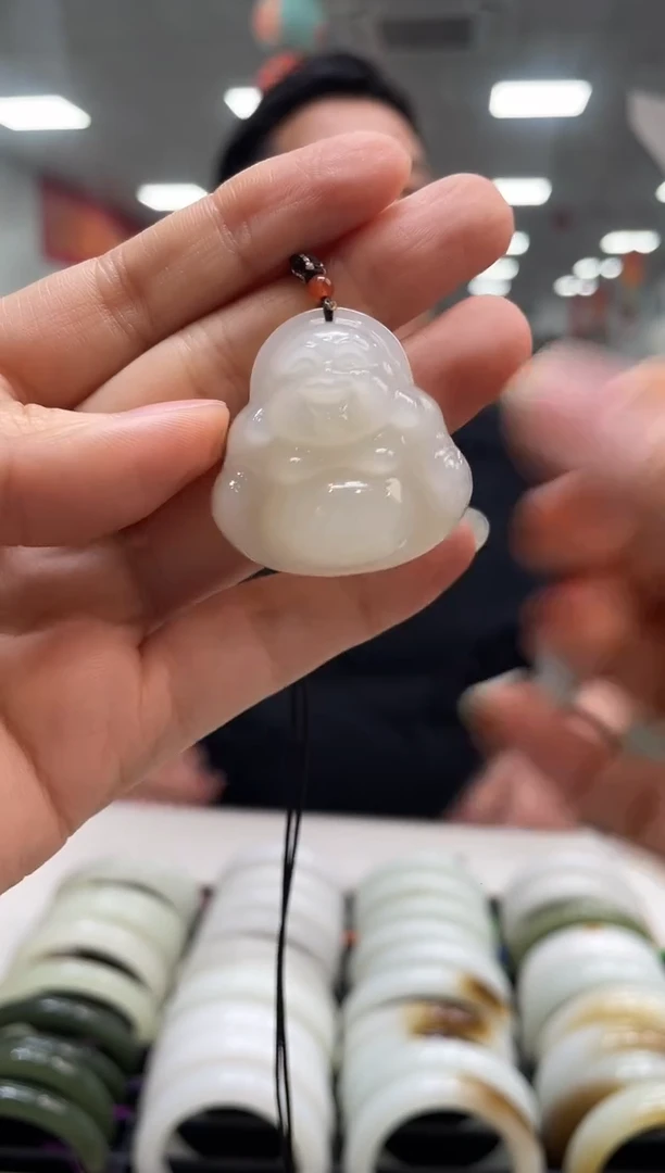 和田玉未镶嵌颈饰且末老熟油膏高品佛公吊坠随机发一条