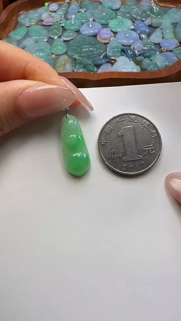 翡翠18K金镶嵌吊坠(不含链)豆子