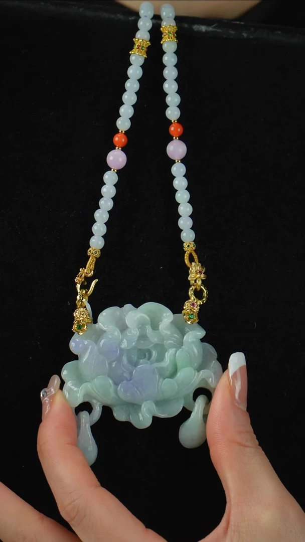 颈饰未镶嵌翡翠花牌