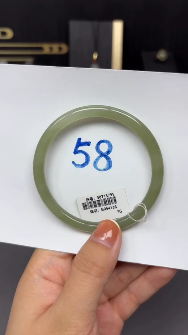 未镶嵌手镯和田玉3795