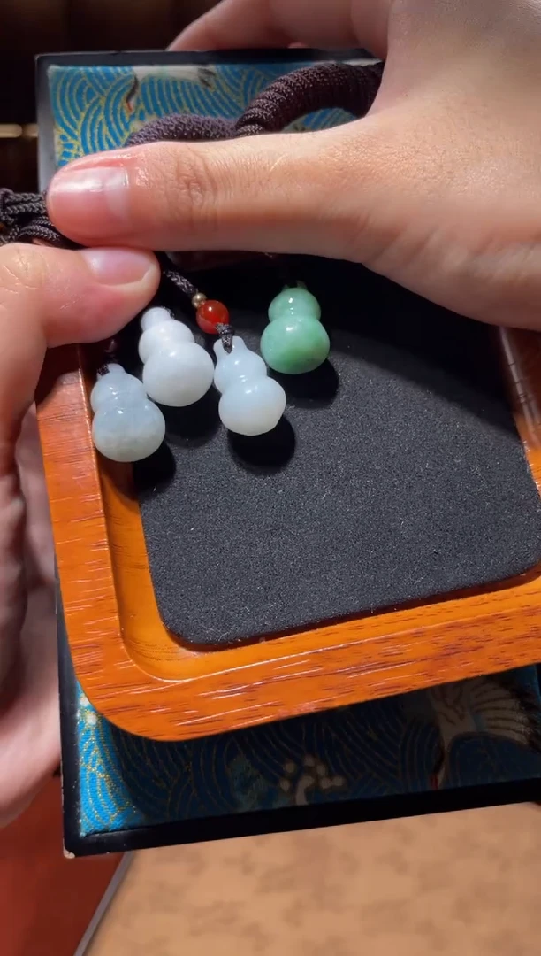 翡翠未镶嵌吊坠(不含链)GS0705043（多样性发其一）