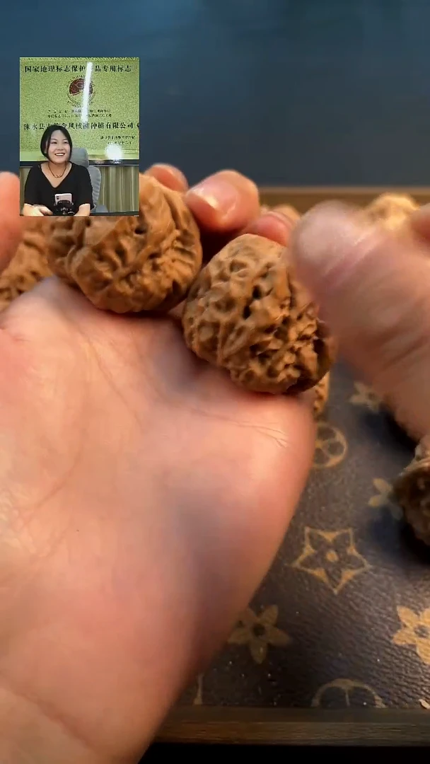 精品文玩核桃蛤蟆头