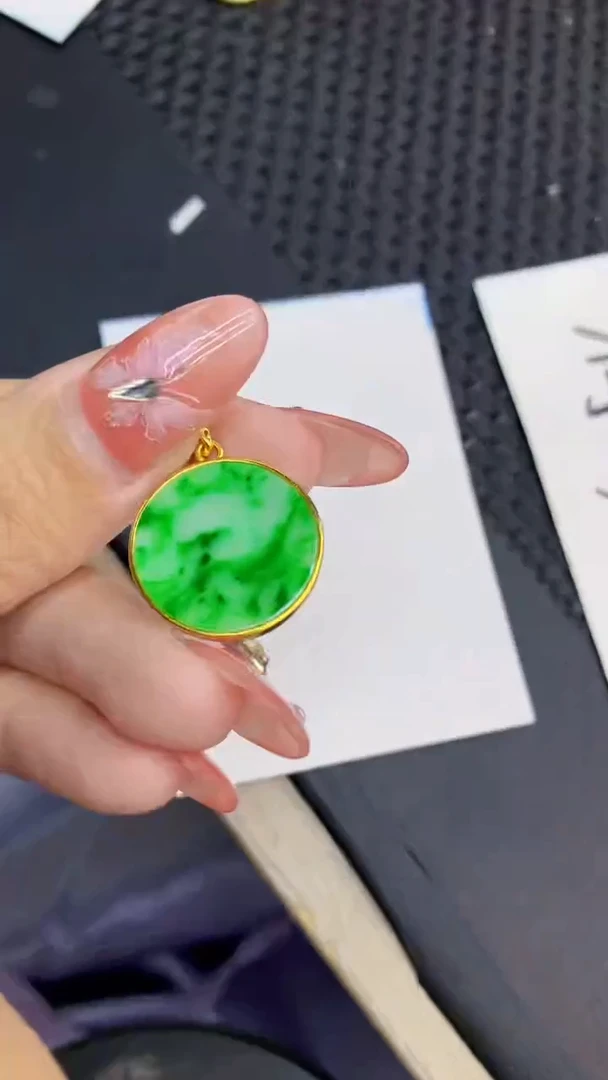 颈饰未镶嵌翡翠1