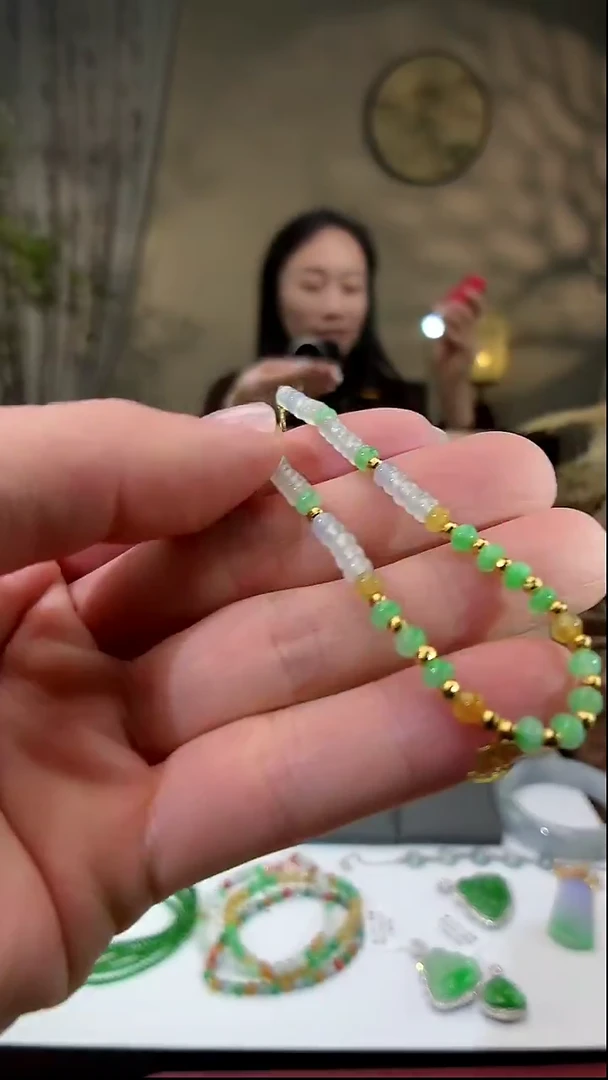 颈饰未镶嵌翡翠手链