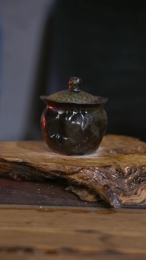 景德镇纯柴烧 乌金泥手捏福袋盖碗 114