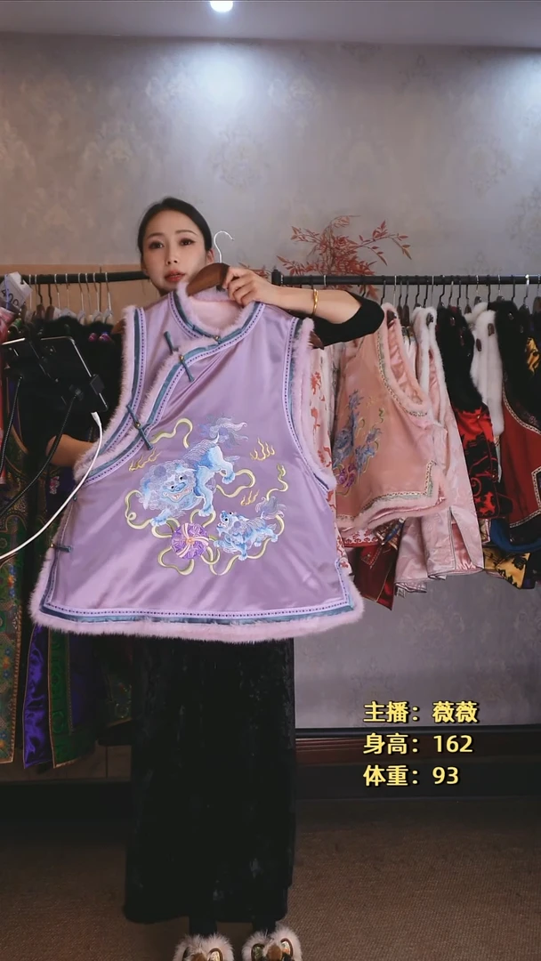 用****8桑蚕丝刺绣棉马甲