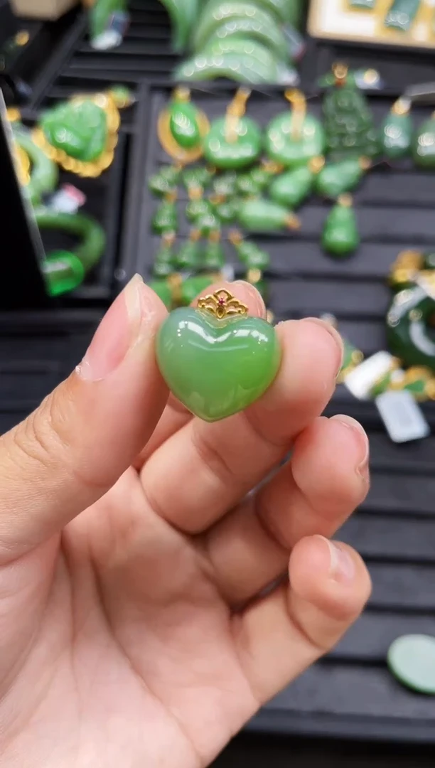 【闪购商品】和田玉18K金镶嵌吊坠多样性发一