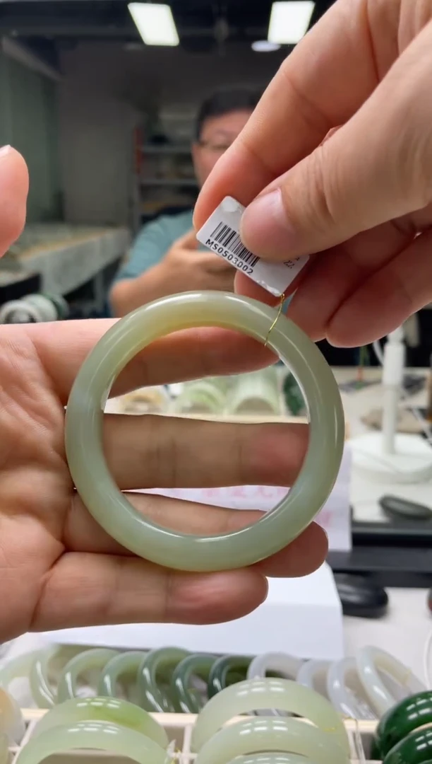 【闪购商品】和田玉手镯未镶嵌编码3002 圈口57-58