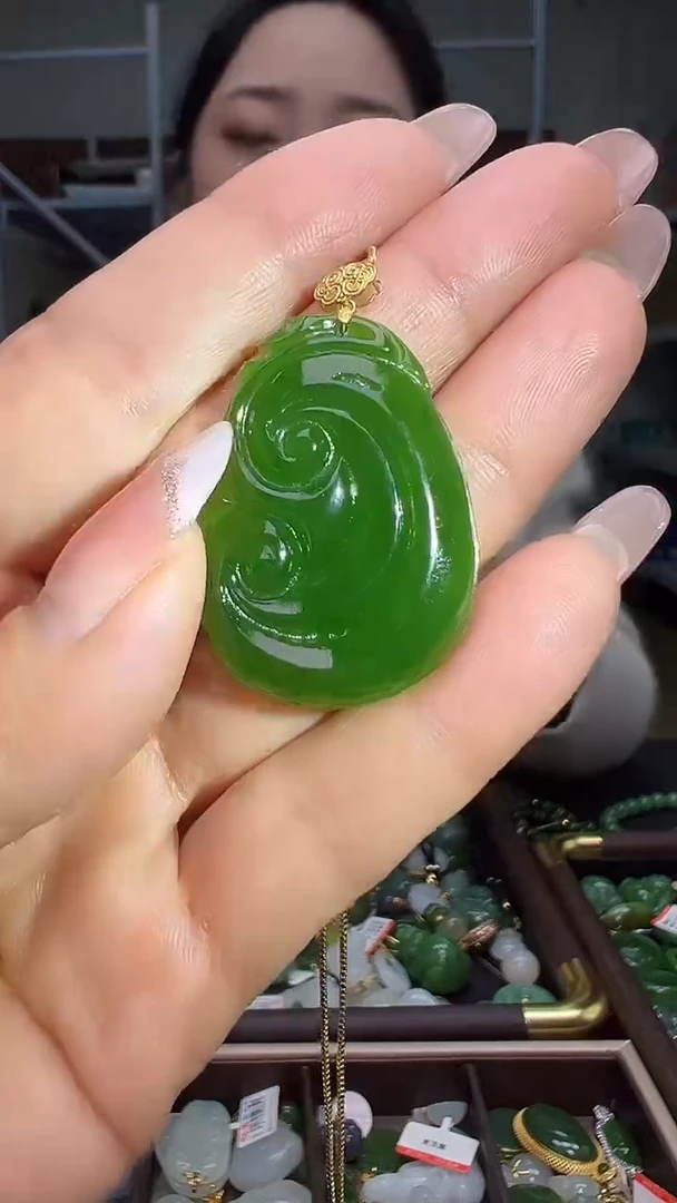 颈饰18K金镶嵌和田玉（多样性发货.发其一）11.18.32