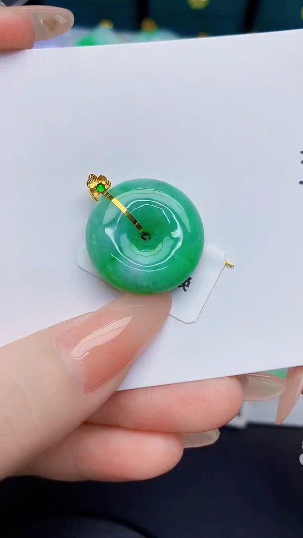 颈饰18K金镶嵌翡翠缅甸天然翡翠A货