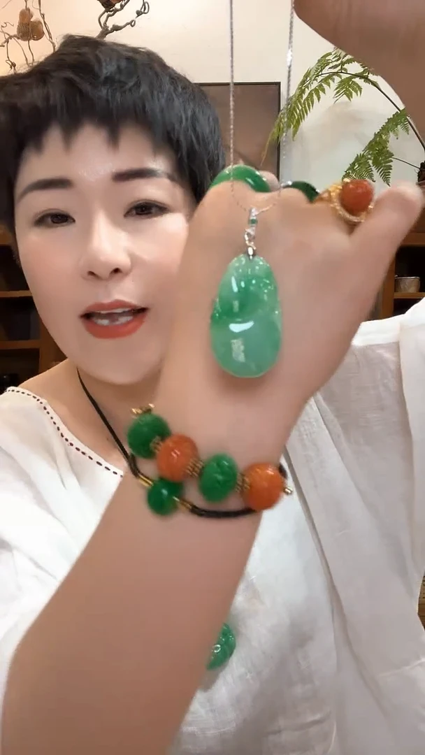 吊坠(赠链)合金翡翠070