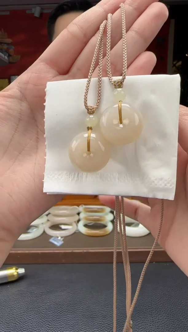 和田玉未镶嵌颈饰藕粉平安扣 多样性发货拍一发一