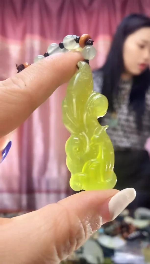 未镶嵌岫玉吊坠