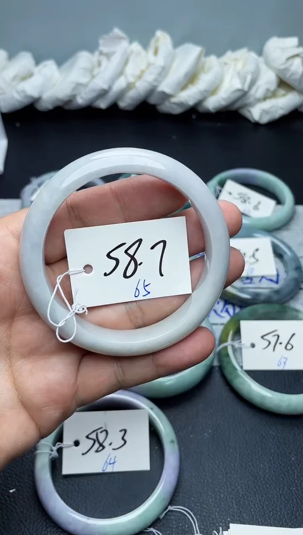 未镶嵌手镯翡翠65
