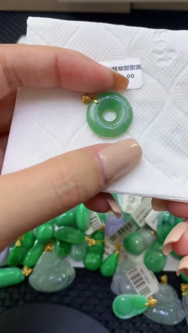 颈饰未镶嵌翡翠天然缅甸翡翠A货