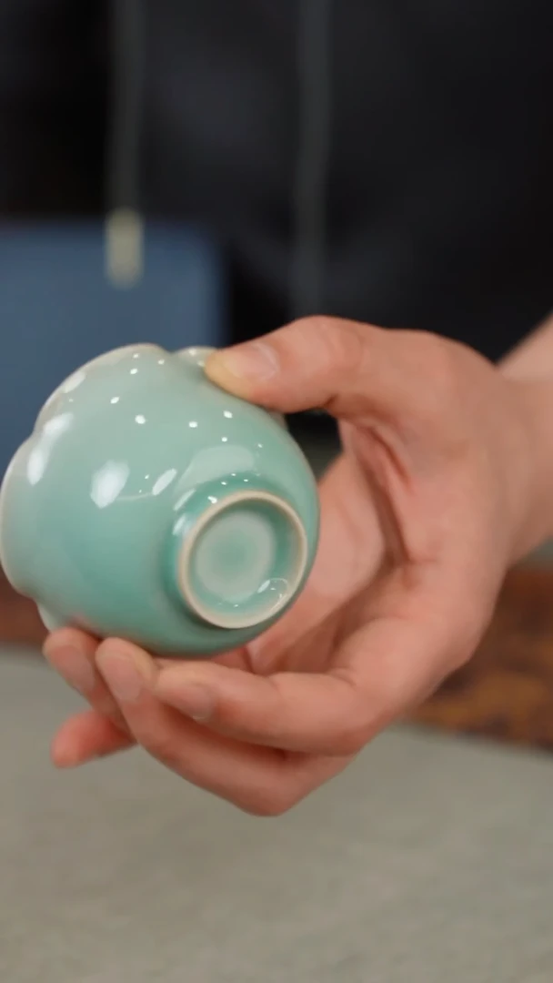 【闪购商品】195-5+5花口荷叶杯（粉青釉）